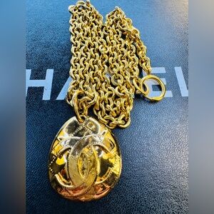 CHANEL VINTAGE CC NECKLACE ( LIVE SHOWING)